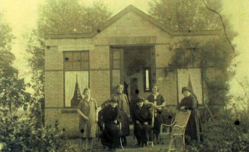 Foto van van rond de 1e Wereldoorlog met het oorspronkelijke theehuis.